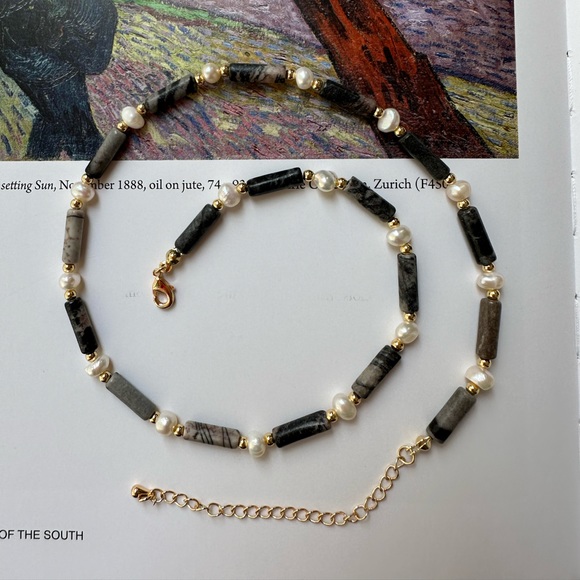 (SOLD) Chocker necklace with 14k gold plated beads - Picture 3 of 6